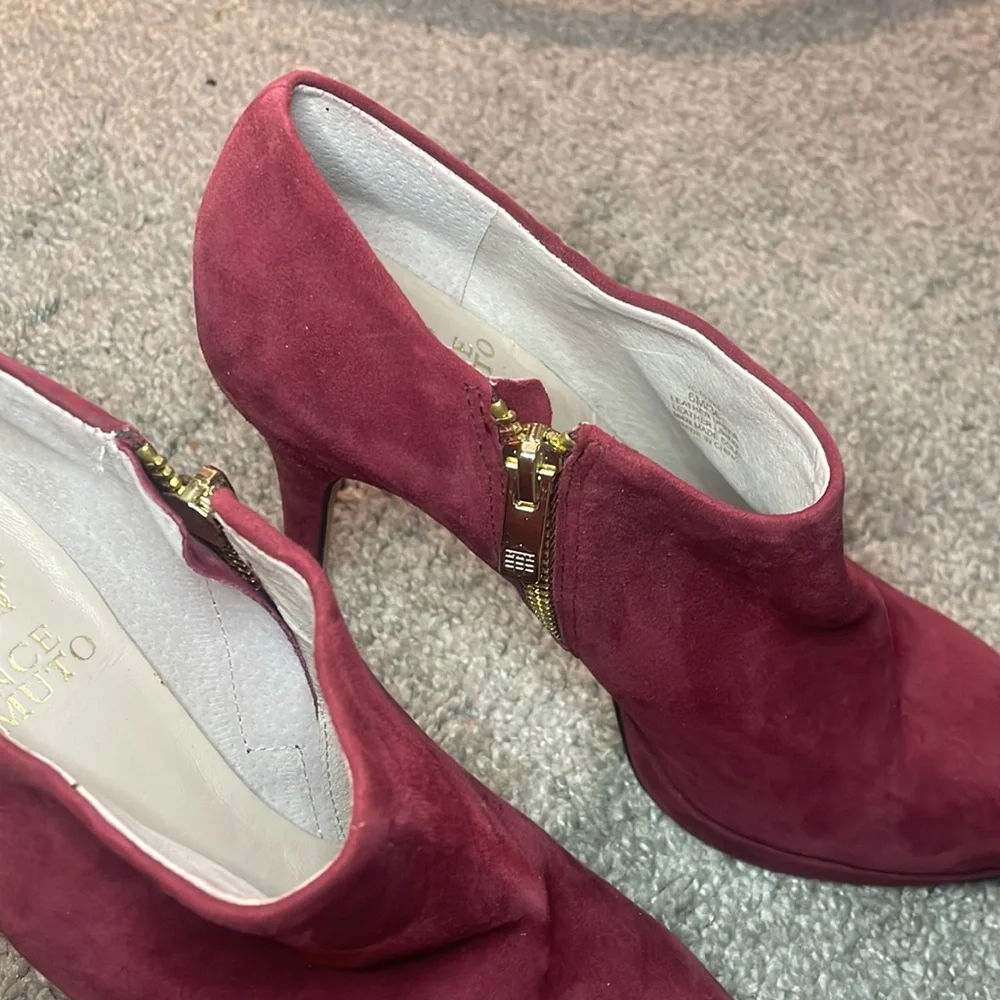 Vince Camuto red suede bootie heels size 6